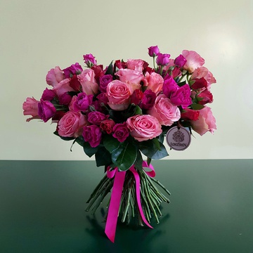 Bouquet of 31 raspberry roses mix