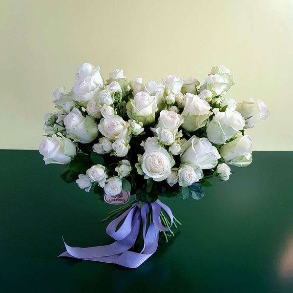 Bouquet of 31 white roses mix