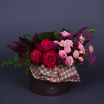 Floral composition in raspberry tones