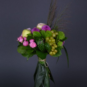 Flower bouquet with apples and grapes