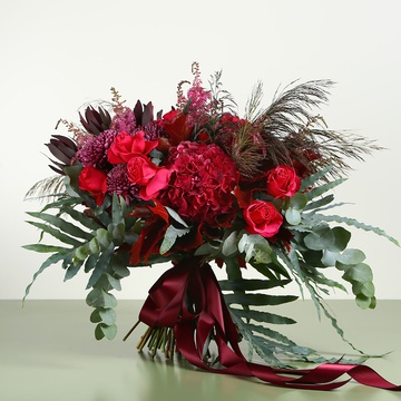 Bouquet in raspberry tones with chrysanthemum