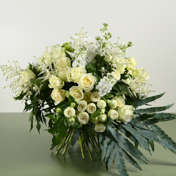 Floristic bouquet in white and green tones