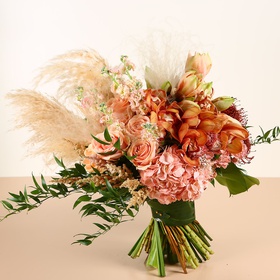 Peach bouquet with leucaspermum