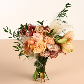 Bouquet with peach amaryllis