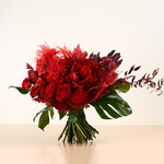 Bouquet in shades of red with amaryllis