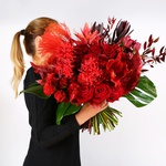 Bouquet in shades of red with amaryllis