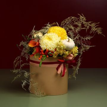 Composition with chrysanthemum and pumpkin