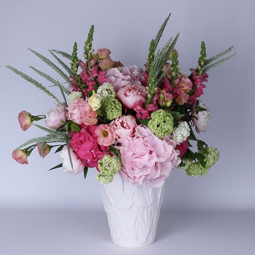 Bouquet in a vase "Flower extravaganza"