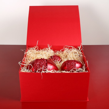 A set of candles "Pomegranate" in a box