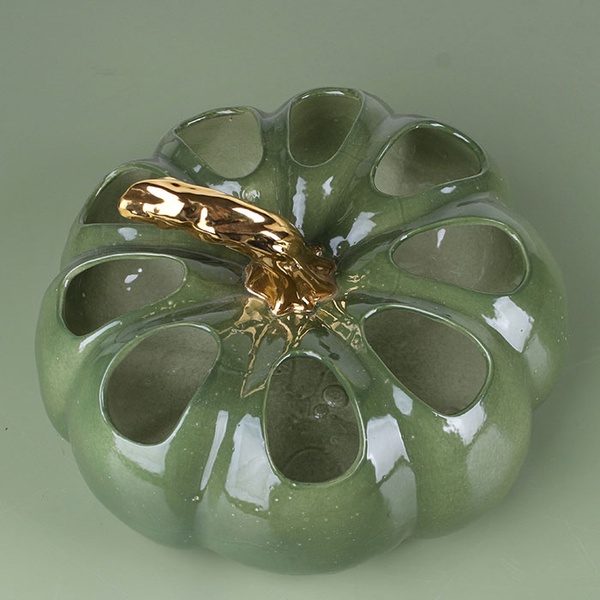 Керамическая тыква зеленая с отверстиями и золотом