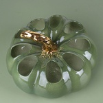 Керамическая тыква зеленая с отверстиями и золотом
