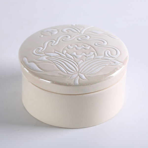 Ceramic box Hetmans'ka, white