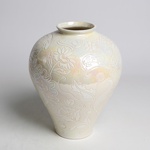 Vase HORSHCHYK MEDIUM, white with mother-of-pearl