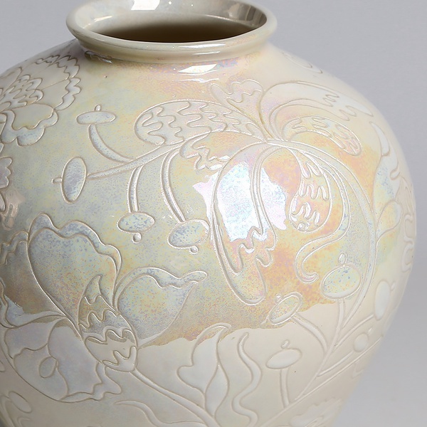 Vase HORSHCHYK MEDIUM, white with mother-of-pearl