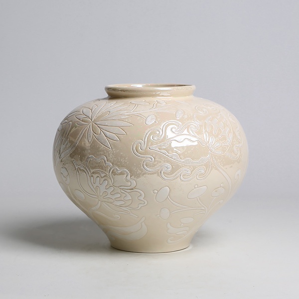 Vase HORSHCHYK SMALL, white with mother-of-pearl