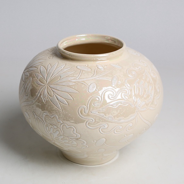 Vase HORSHCHYK SMALL, white with mother-of-pearl