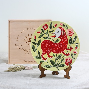 Plate "A fashionista monkey walks among the roses"
