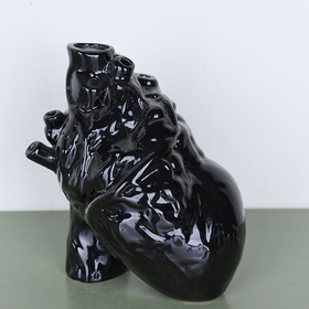 Керамическая ваза "Сердце" черная