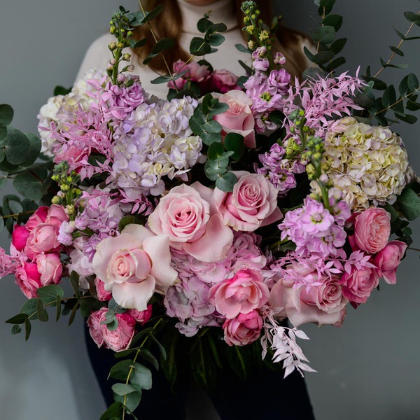 Bouquet in shades of pink with hydrangea