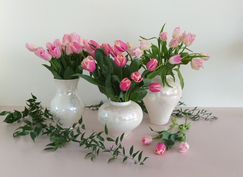 Набір тріо ваз з тюльпанами