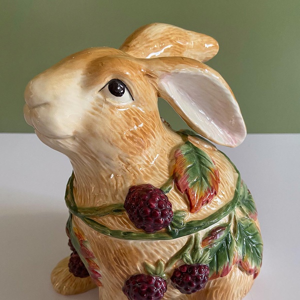 Ceramic box easter bunny 2