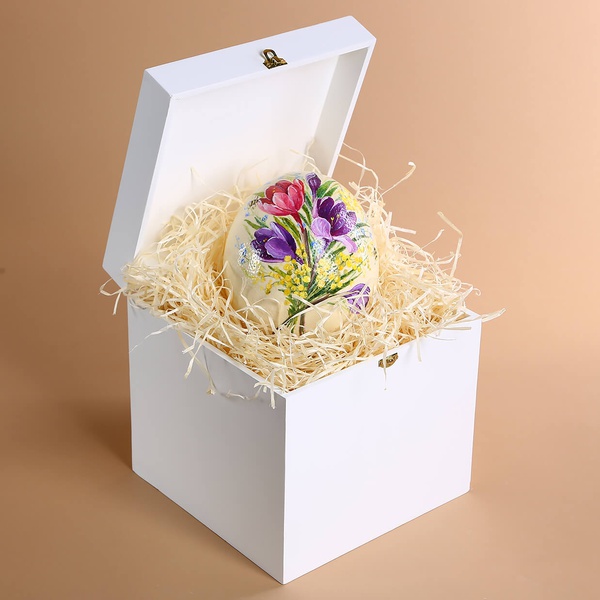 Расписное яйцо "Крокусы" в деревянной коробке