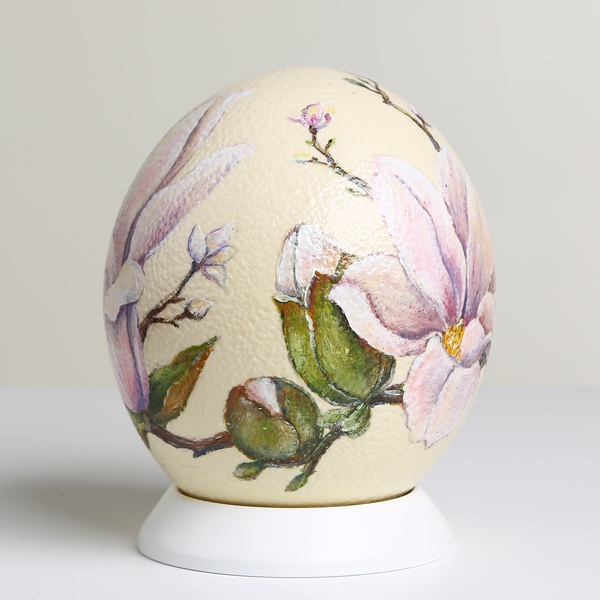 Painted egg "Magnolia and parrots"