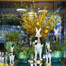 The elegant “Spring Charm” décor styling