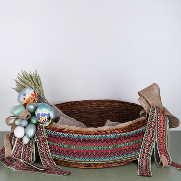 Basket with Easter decor