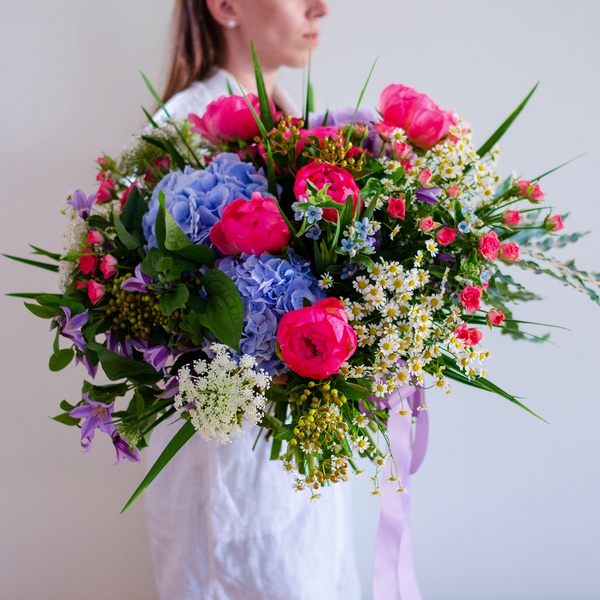 Bouquet with peonies and daisies
