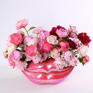The “Peony Kiss” arrangement