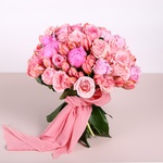 Класичний букет з рожевих квітів