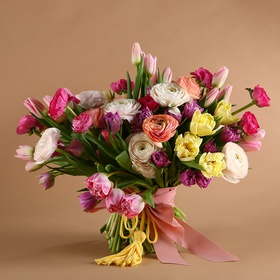 Bouquet of ranunculus and tulips