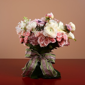Bouquet white-pink with peonies