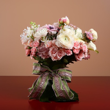 Prefabricated bouquet white-pink with peonies