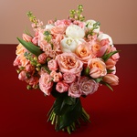 Prefabricated bouquet with peach roses
