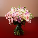 Prefabricated bouquet in pink tones with mattiola