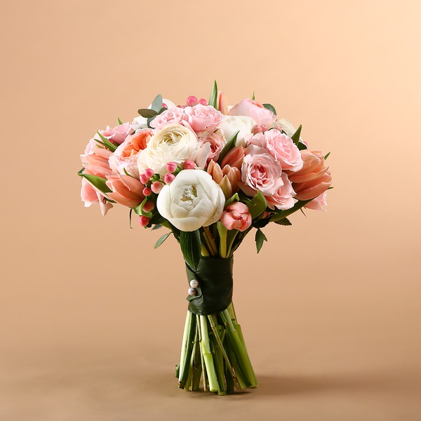 Bouquet pink-white with peonies
