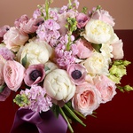 Bouquet in lilac tones with anemones