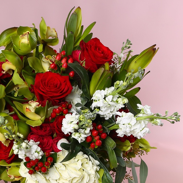 The “Red Harmony” bouquet