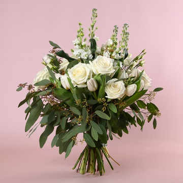 The “White Silence of Luxury” bouquet