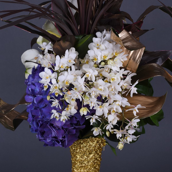 Luxurious bouquet Bastet