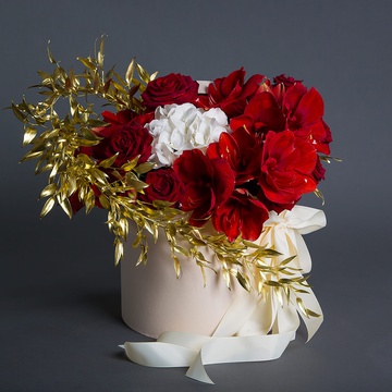 Luxurious floral composition Athena