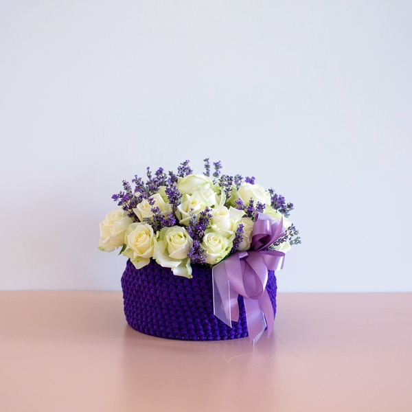 Roses with lavender in a knitted box