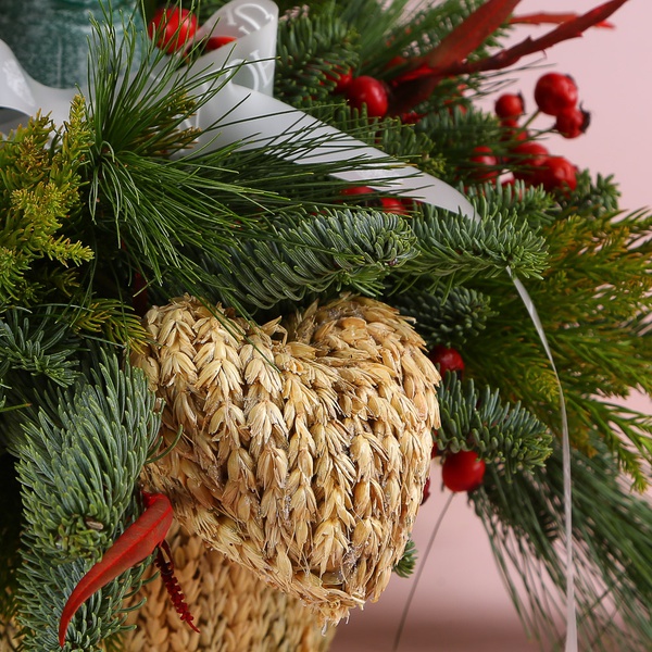 Зимняя композиция "Магия зимней корзинки"