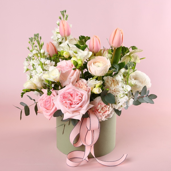 The “Powdered Whisper of Luxury” arrangement