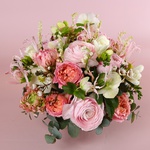 The interior floral composition “Powdered Silence of Spring”