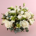 “White Silence” is a refined interior floral composition