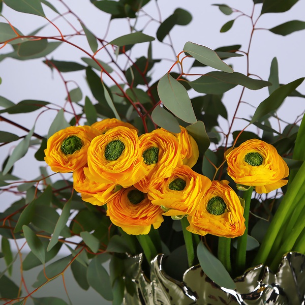 Квіткова композиція в жовтій гамі в вазі