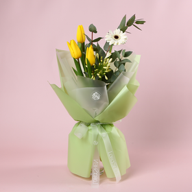 The “Spring Lagoon” bouquet